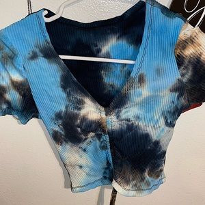 The color is blue,white,tan, and black, it’s a size small, the brand is SHEIN